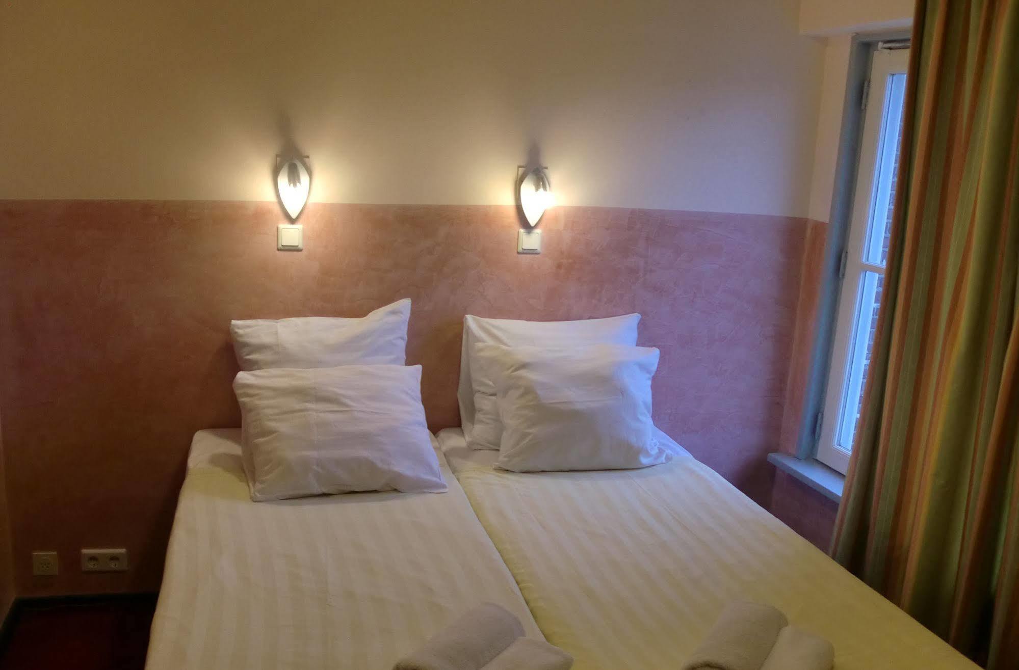 Budget Hotel Neutraal Амстердам Экстерьер фото